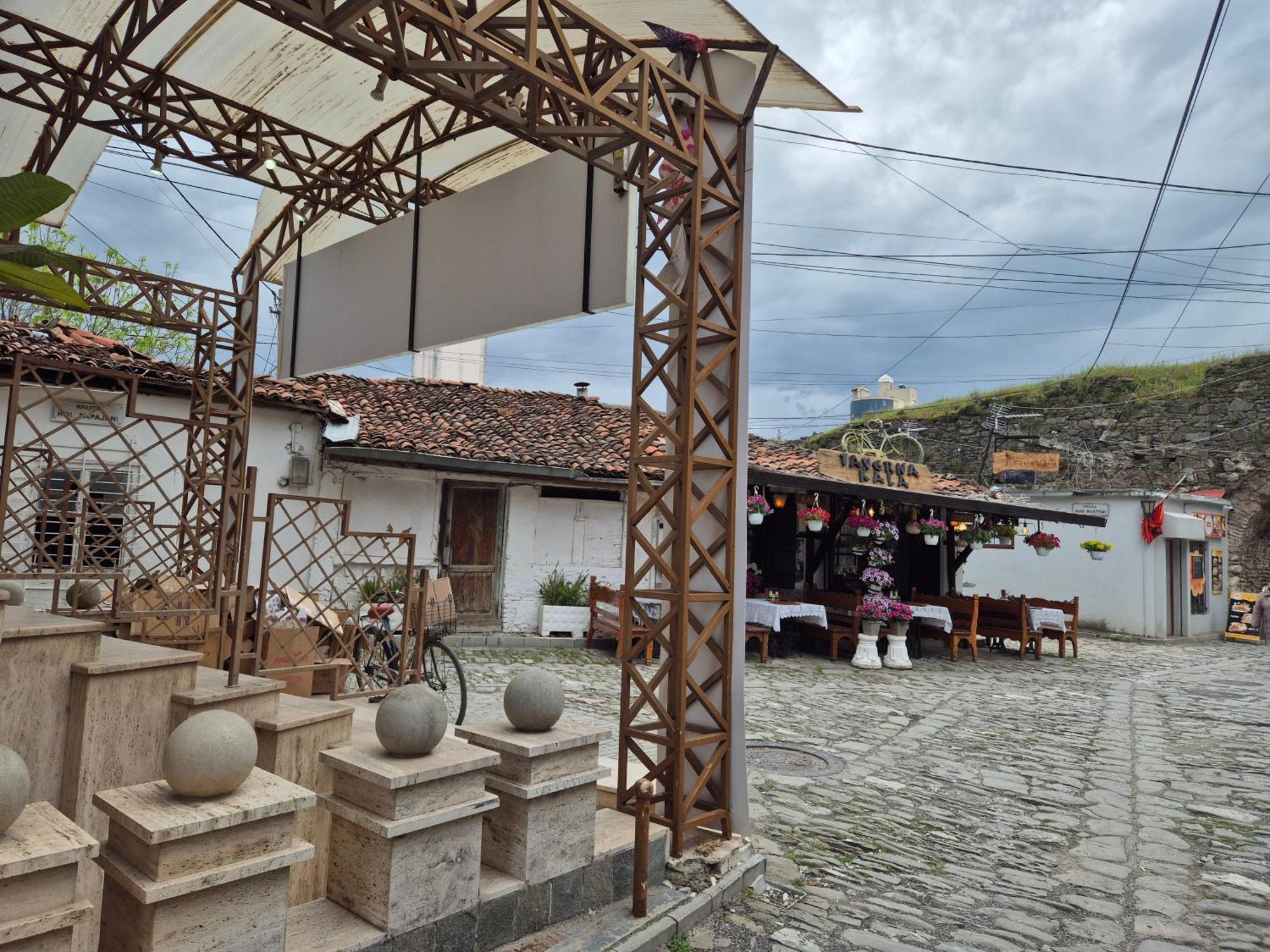 Kurmaku'S Guesthouse Elbasan Exterior foto